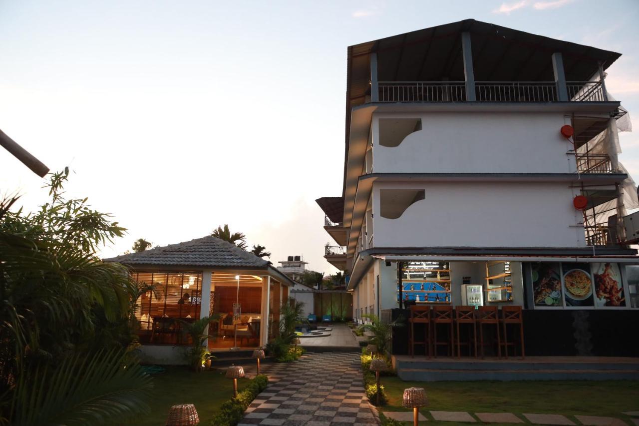 Gracias Cafe & Resort Morjim Exteriör bild