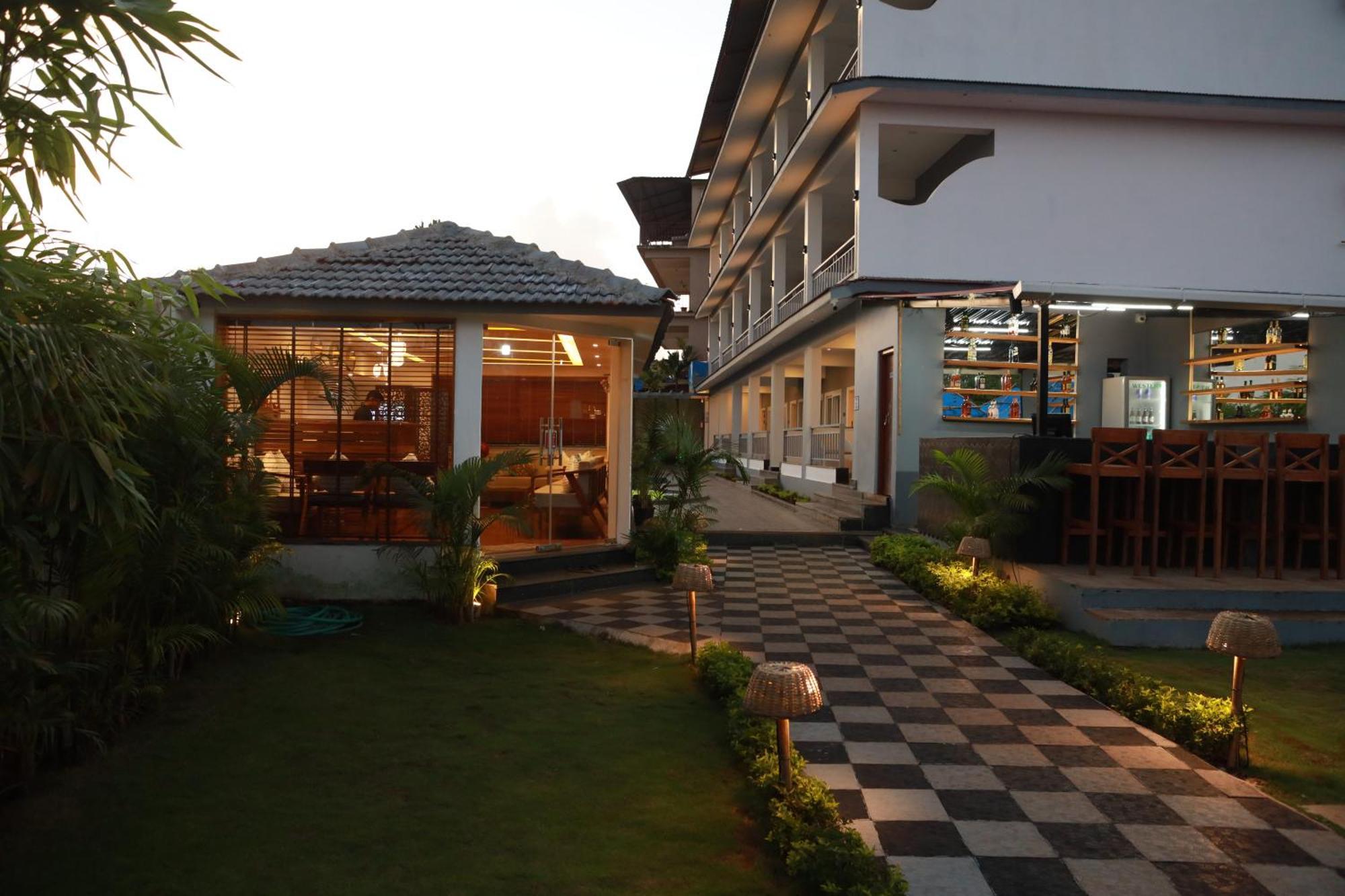 Gracias Cafe & Resort Morjim Exteriör bild