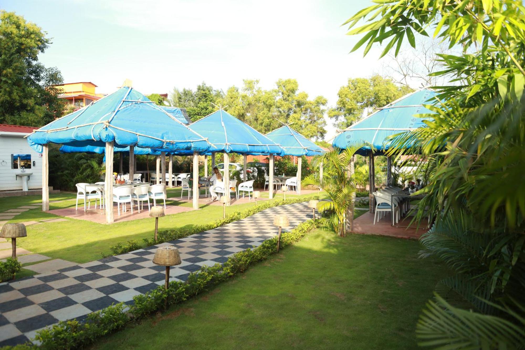 Gracias Cafe & Resort Morjim Exteriör bild