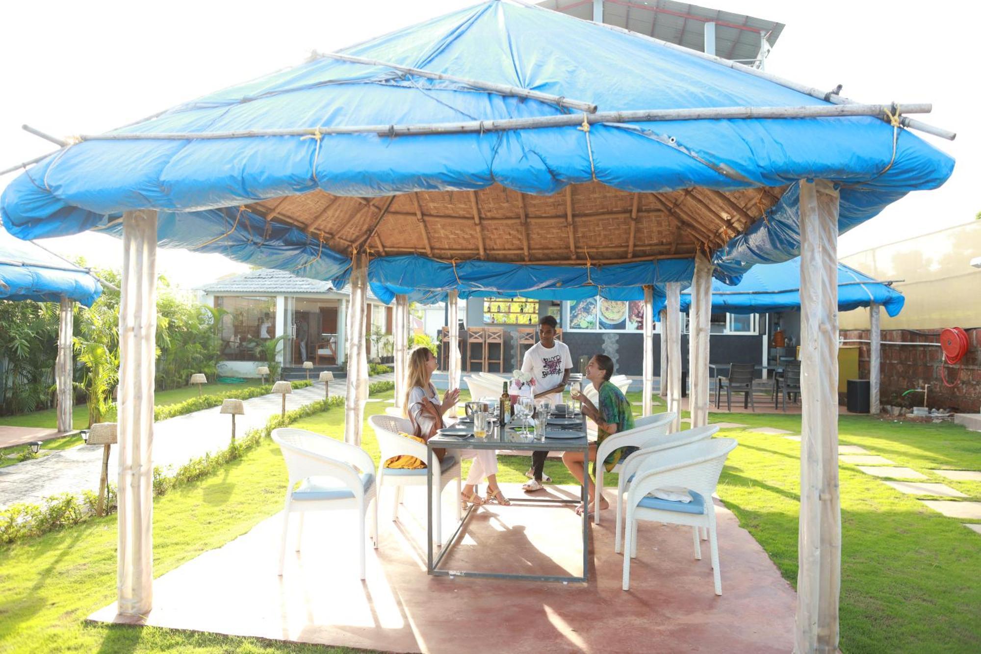 Gracias Cafe & Resort Morjim Exteriör bild