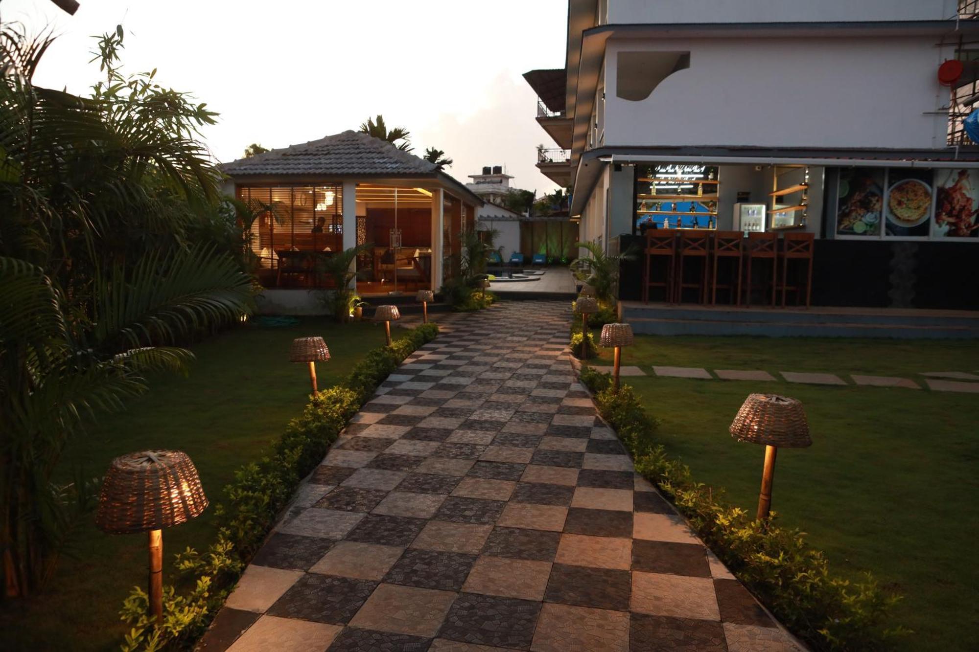 Gracias Cafe & Resort Morjim Exteriör bild