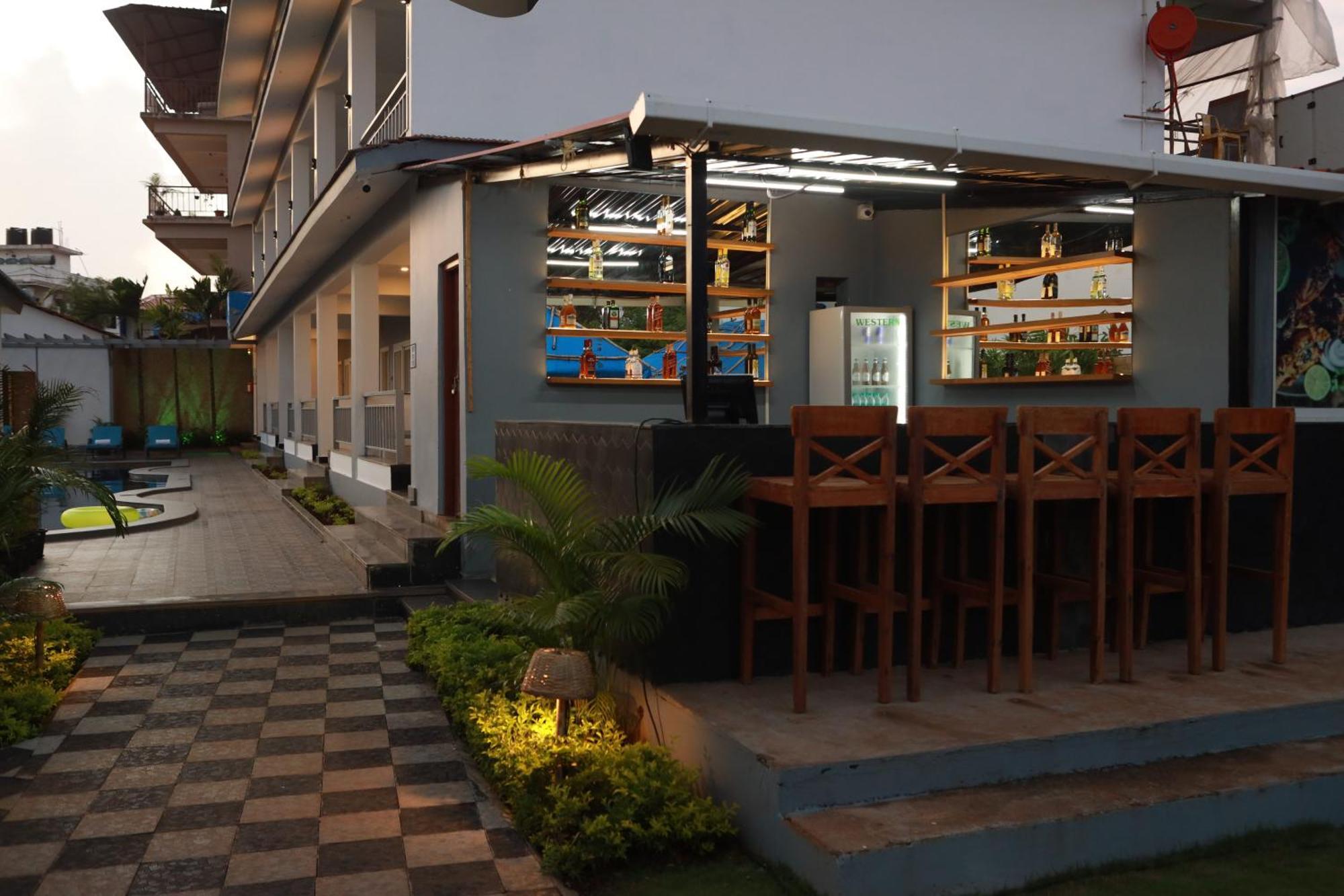 Gracias Cafe & Resort Morjim Exteriör bild