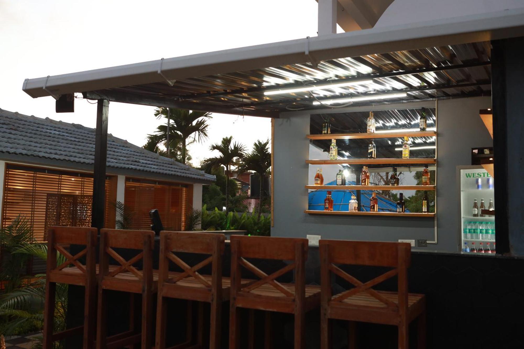 Gracias Cafe & Resort Morjim Exteriör bild
